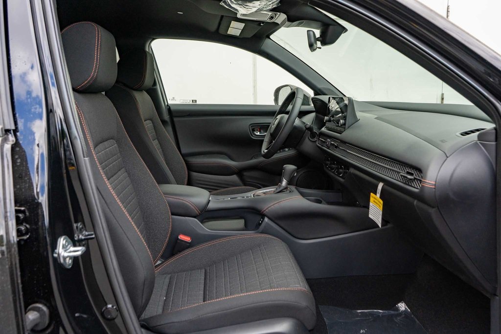 Vehicle image 14 of 28