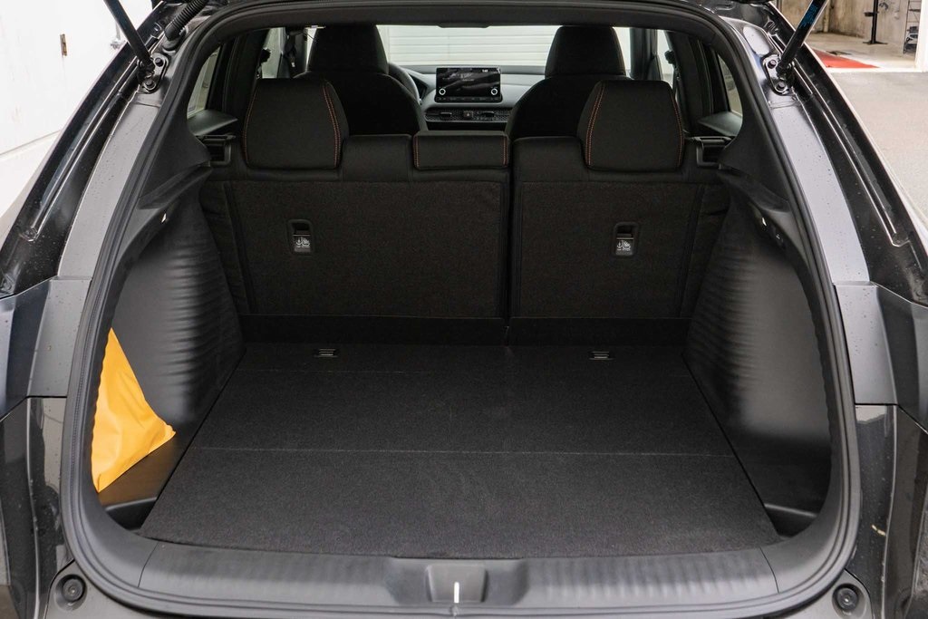 Vehicle image 11 of 28