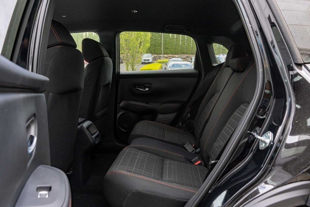 Vehicle image 10 of 28
