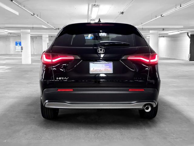 Vehicle image 4 of 39
