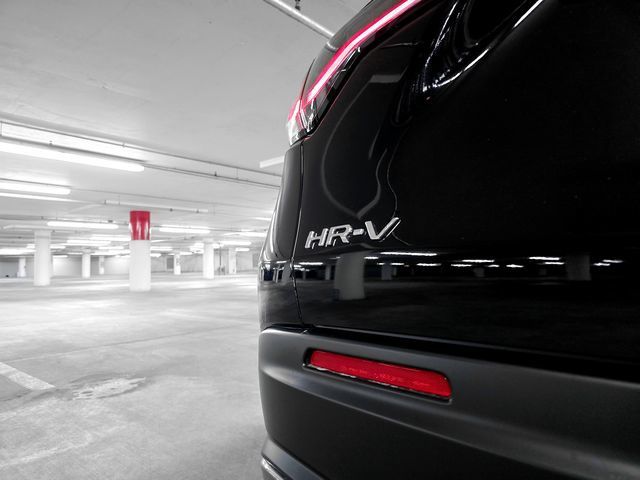 Vehicle image 33 of 39
