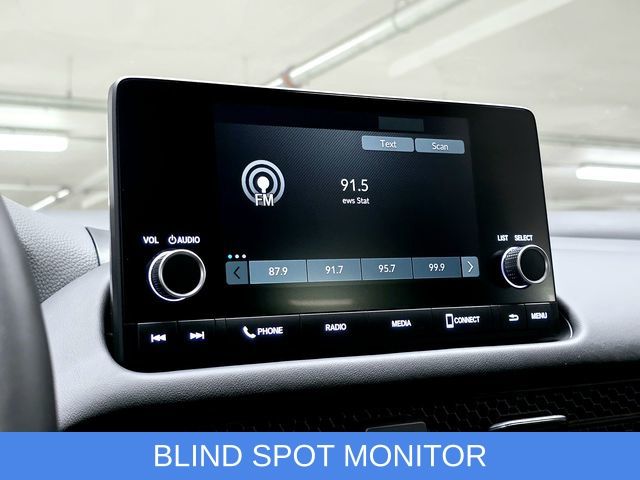 Vehicle image 17 of 39