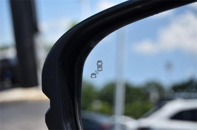 Vehicle image 15 of 23