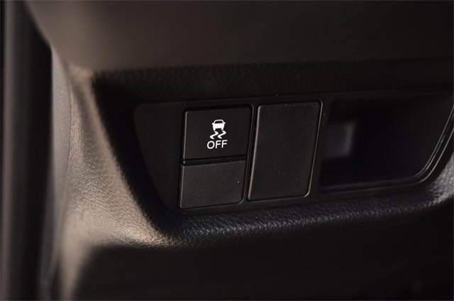 Vehicle image 18 of 23