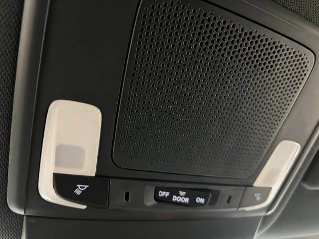 Vehicle image 26 of 30