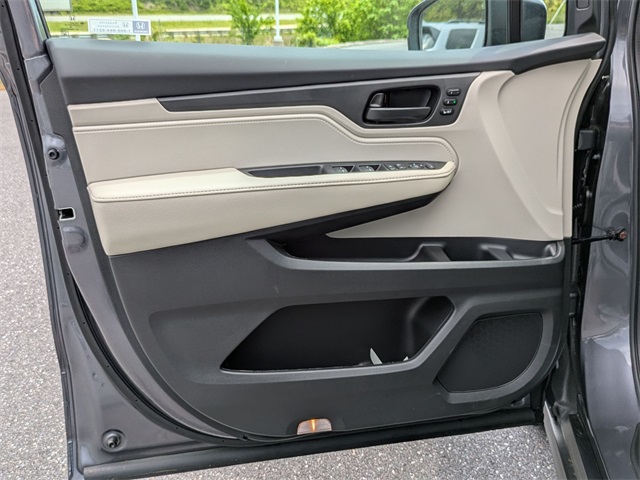 Vehicle image 13 of 36