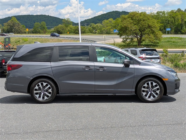 Vehicle image 7 of 36