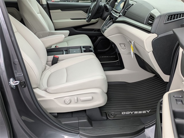 Vehicle image 33 of 36