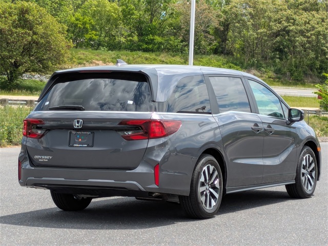 Vehicle image 3 of 36