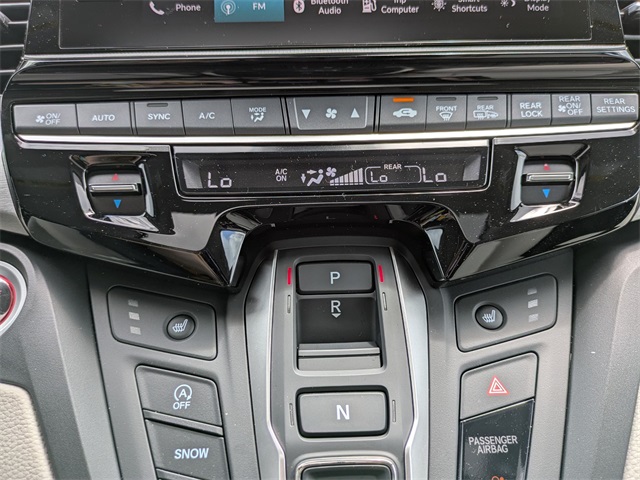 Vehicle image 21 of 36