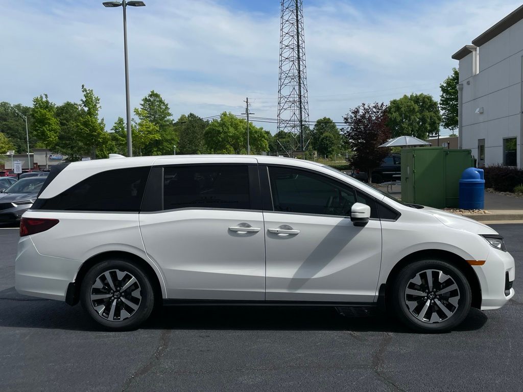 Vehicle image 4 of 47
