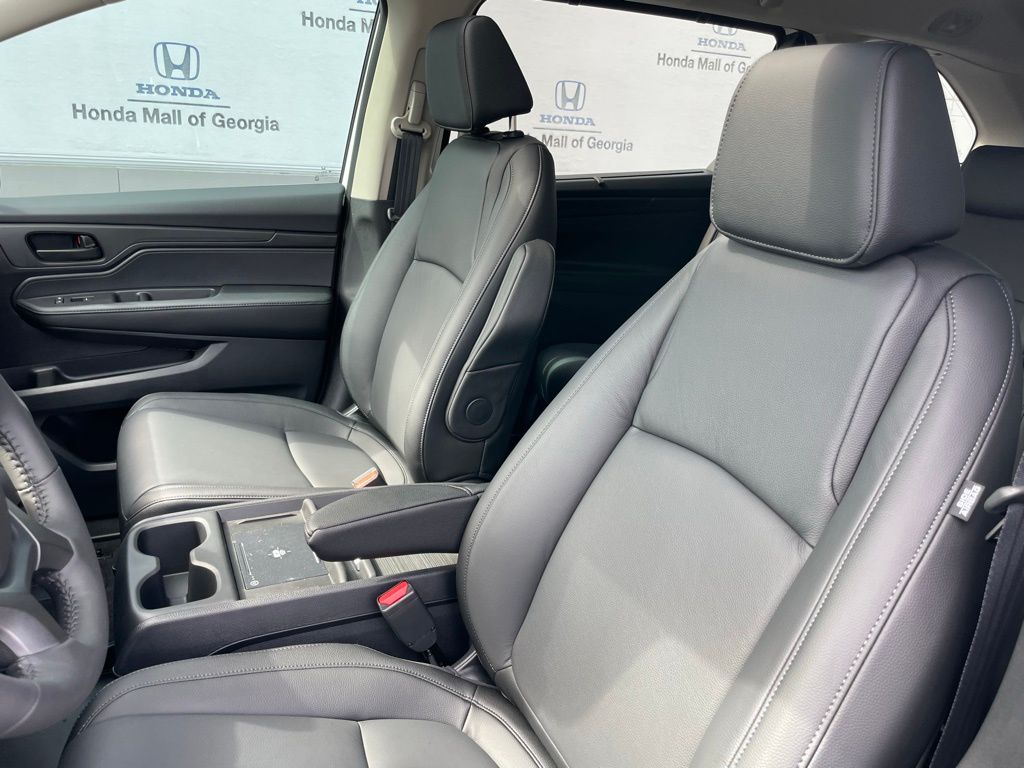 Vehicle image 17 of 47