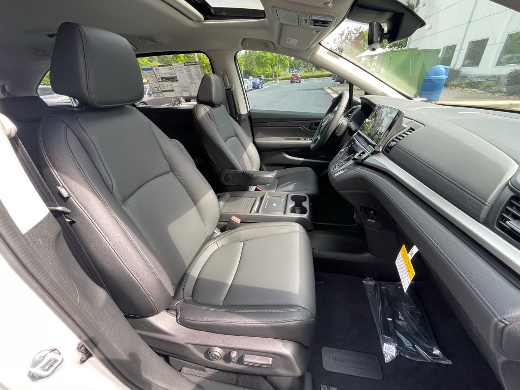 Vehicle image 15 of 47