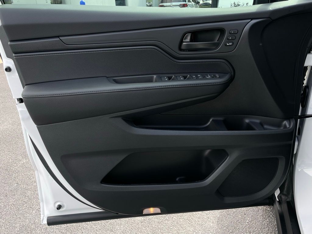 Vehicle image 30 of 47