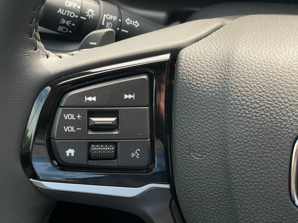 Vehicle image 35 of 47