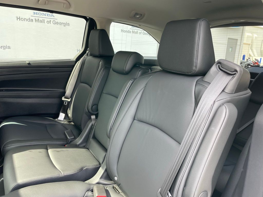 Vehicle image 16 of 47