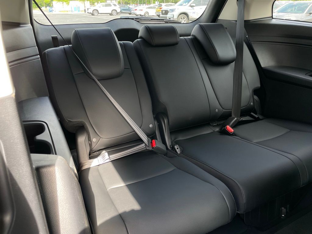 Vehicle image 11 of 47