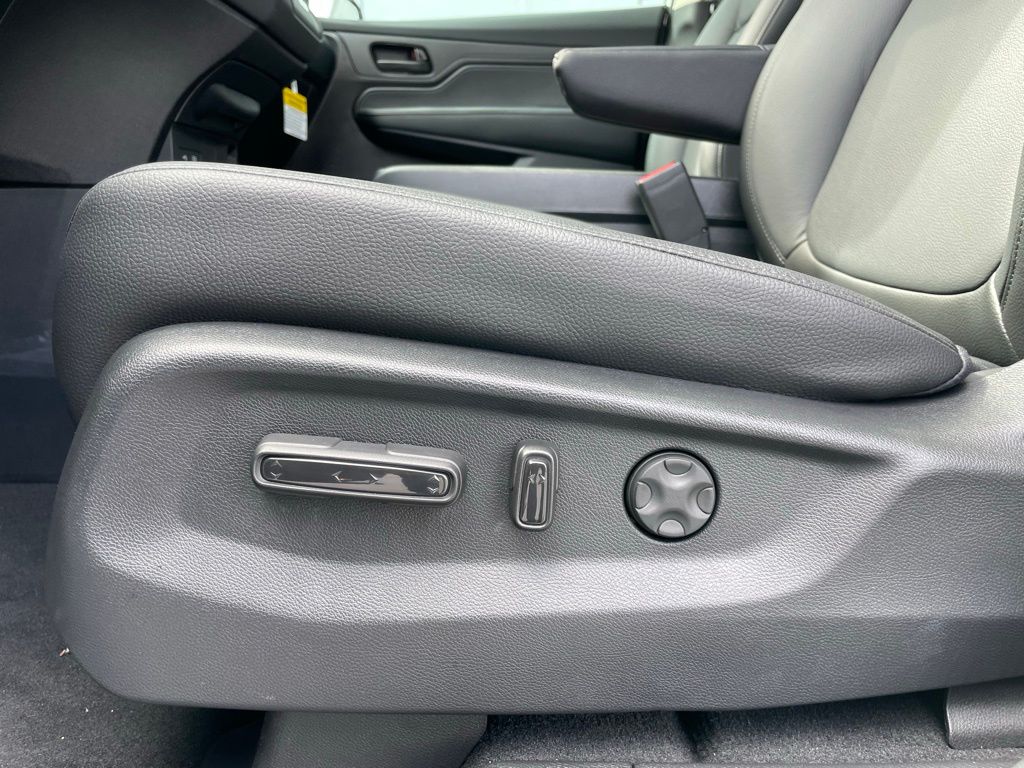 Vehicle image 38 of 47