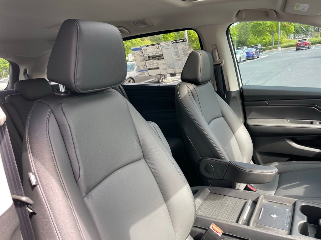 Vehicle image 14 of 47