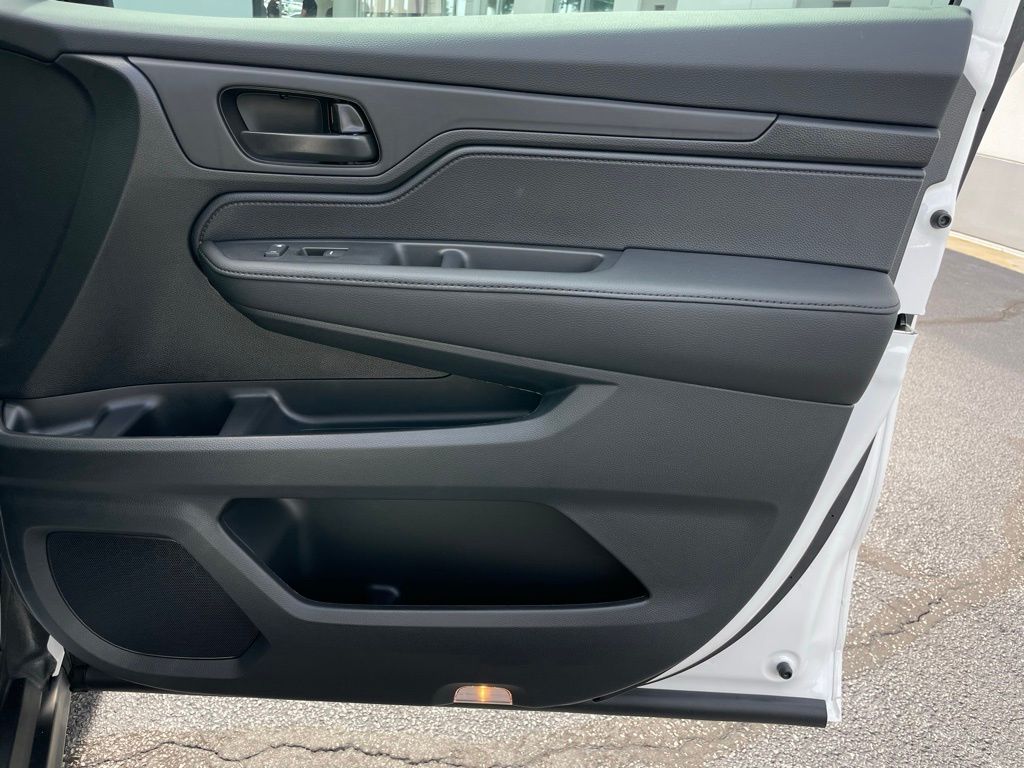 Vehicle image 31 of 47