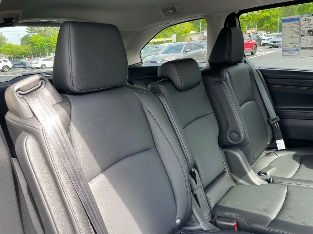 Vehicle image 13 of 47