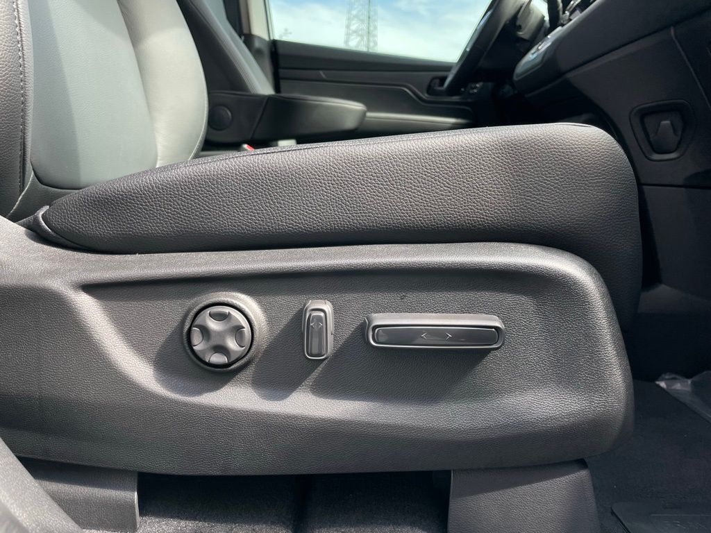 Vehicle image 44 of 47