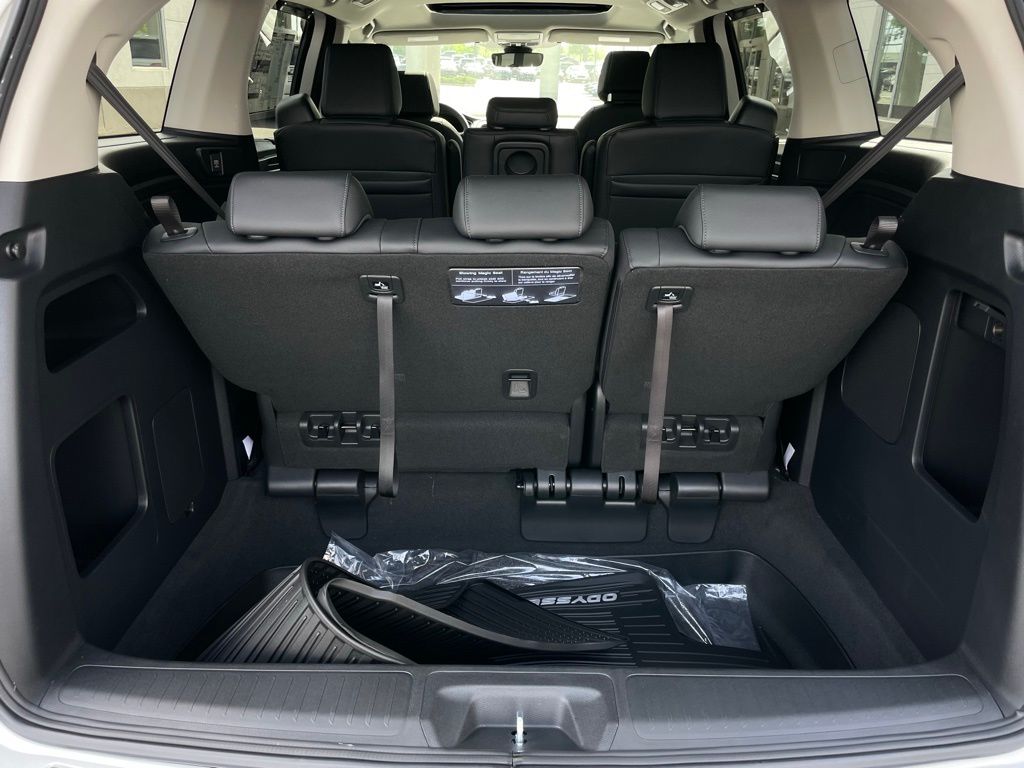Vehicle image 10 of 47