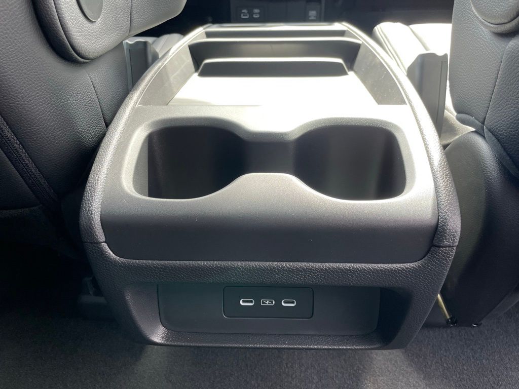 Vehicle image 40 of 47