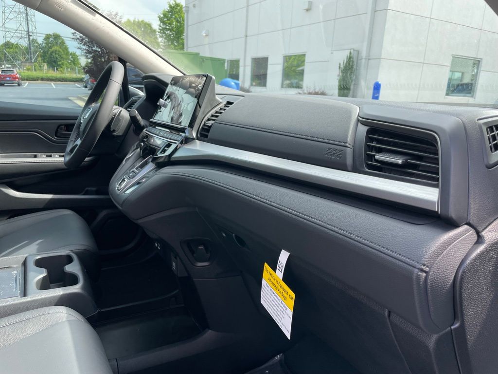 Vehicle image 23 of 47