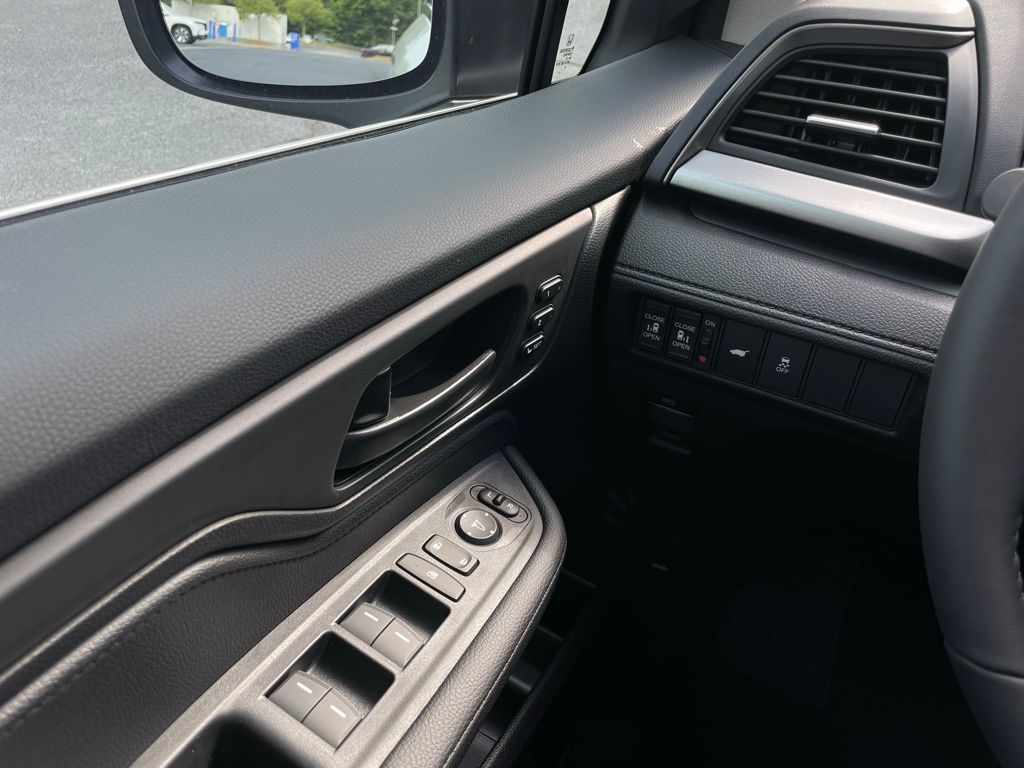 Vehicle image 24 of 47