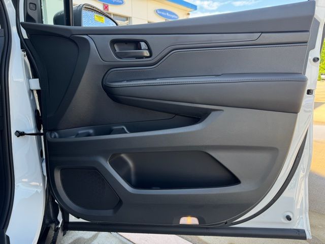 Vehicle image 24 of 26
