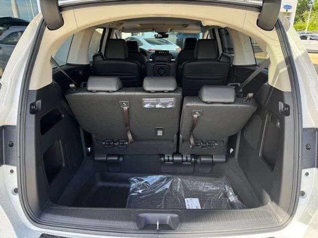 Vehicle image 17 of 26