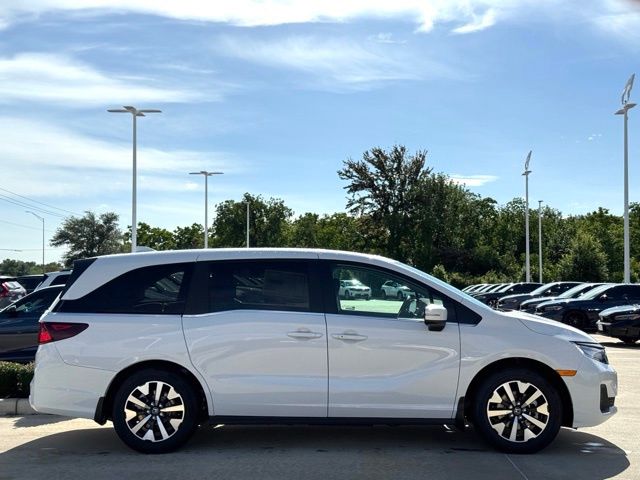 Vehicle image 4 of 26
