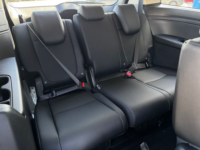Vehicle image 22 of 26