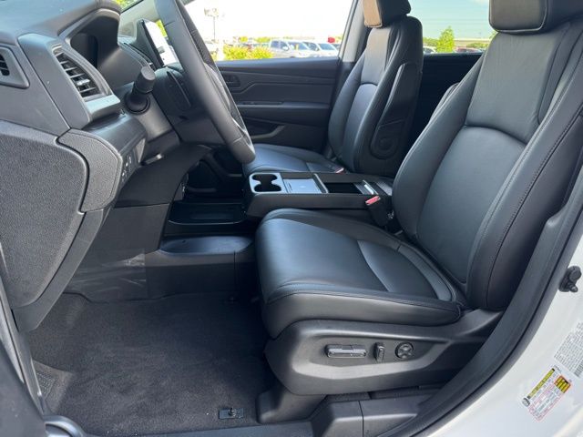 Vehicle image 16 of 26