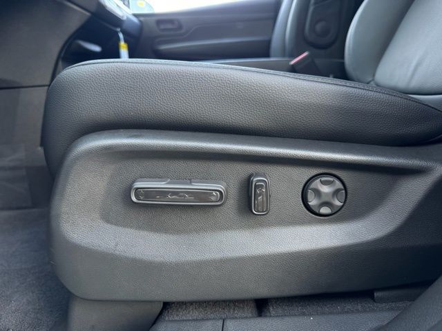 Vehicle image 15 of 26