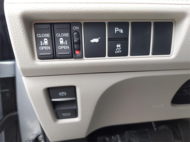 Vehicle image 14 of 22