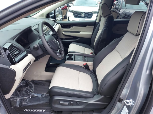 Vehicle image 13 of 22