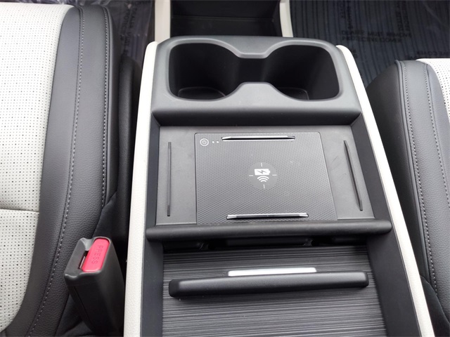 Vehicle image 19 of 22