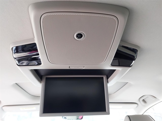 Vehicle image 10 of 22