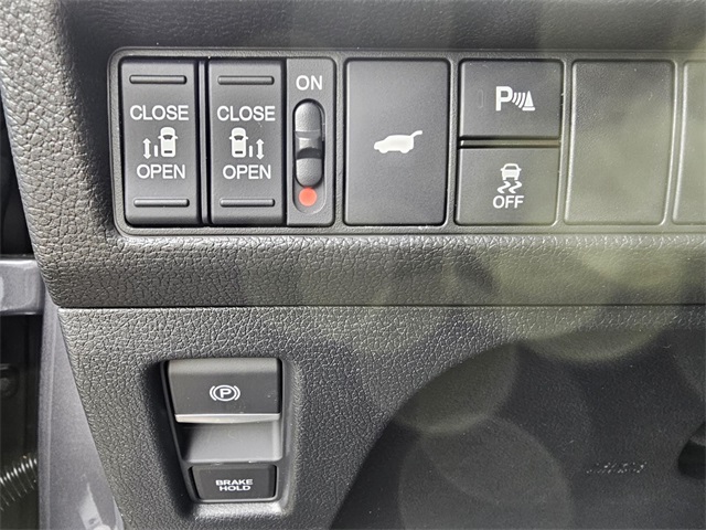 Vehicle image 13 of 24