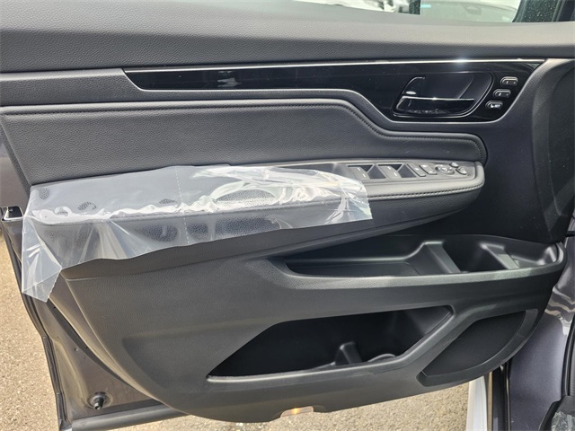 Vehicle image 11 of 24