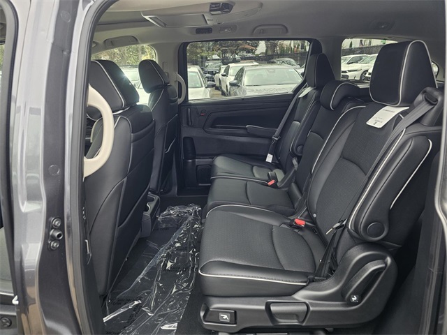 Vehicle image 8 of 24