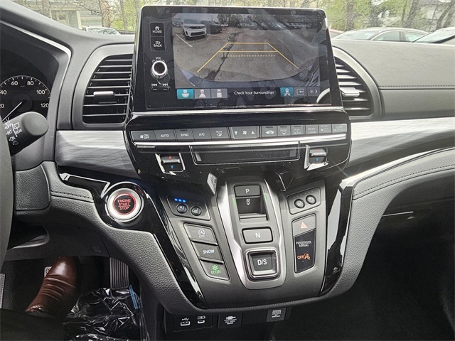 Vehicle image 22 of 24