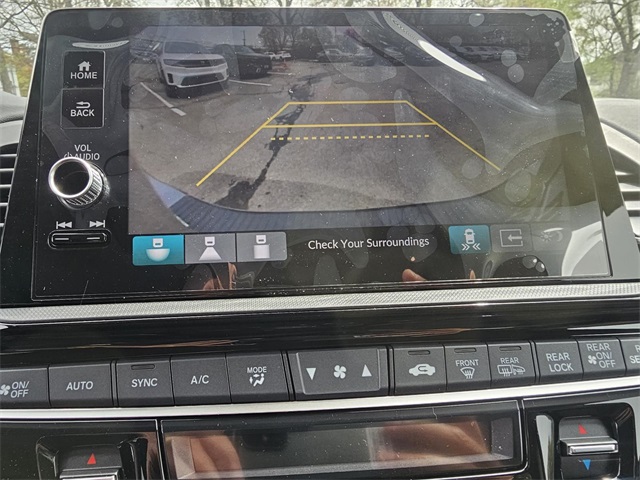 Vehicle image 19 of 24