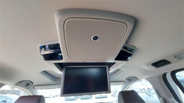 Vehicle image 10 of 21