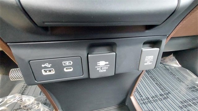 Vehicle image 17 of 21