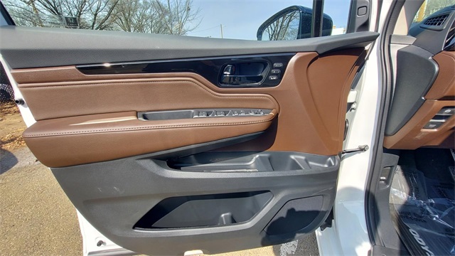 Vehicle image 12 of 21