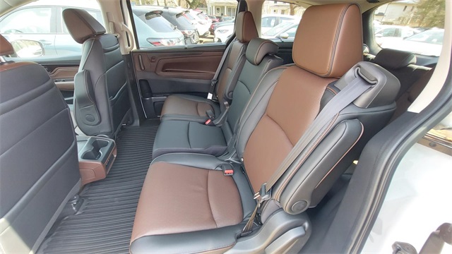 Vehicle image 9 of 21