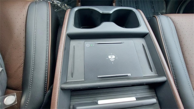 Vehicle image 18 of 21